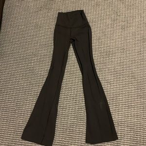 Lululemon yoga pants size 2